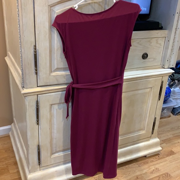 NWOT red wine scoop neck midi dress with side tie size medium. - Picture 2 of 5